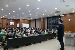 丽娃大讲堂 | 吴冠军：透过大众文化，思考政治哲学