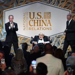 媒体视野｜我院马奥尼接受《北京周报》采访评论基辛格逝世