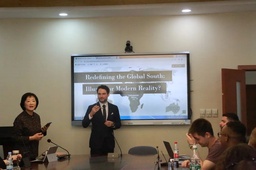 活动回顾｜白俄罗斯教授德米特里·斯莫里亚科夫访问我院并作讲座