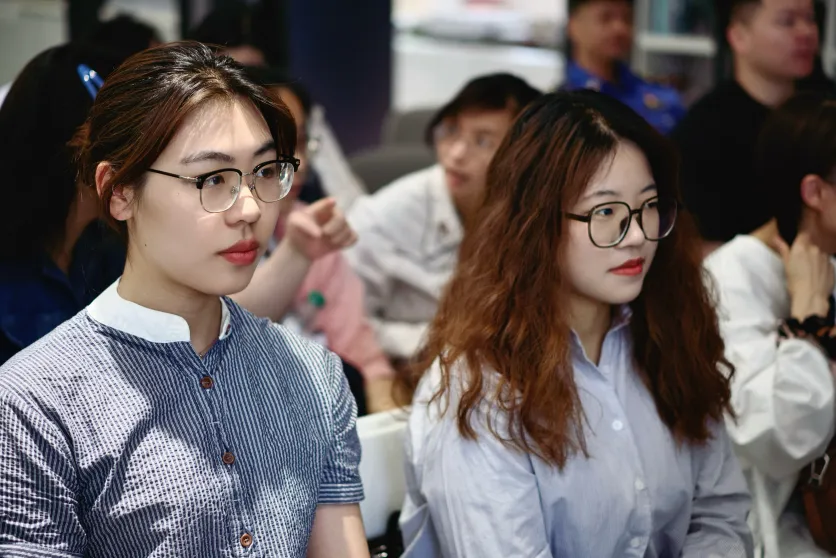 政院学子|深度探索基层协商民主:我院硕士研究生方钰雯、杜诗雨参加「人民城市议事厅」活动