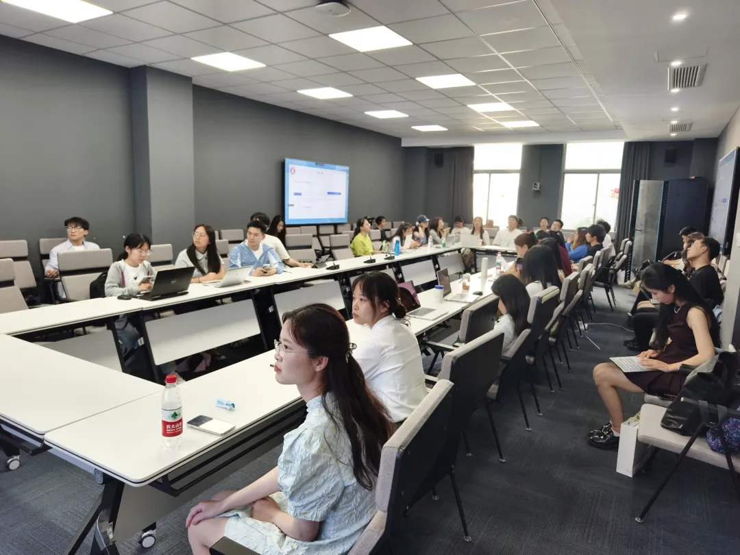 活动回顾|我院举办2025年就业服务月系列活动之“选调生、公务员报考经验分享会”